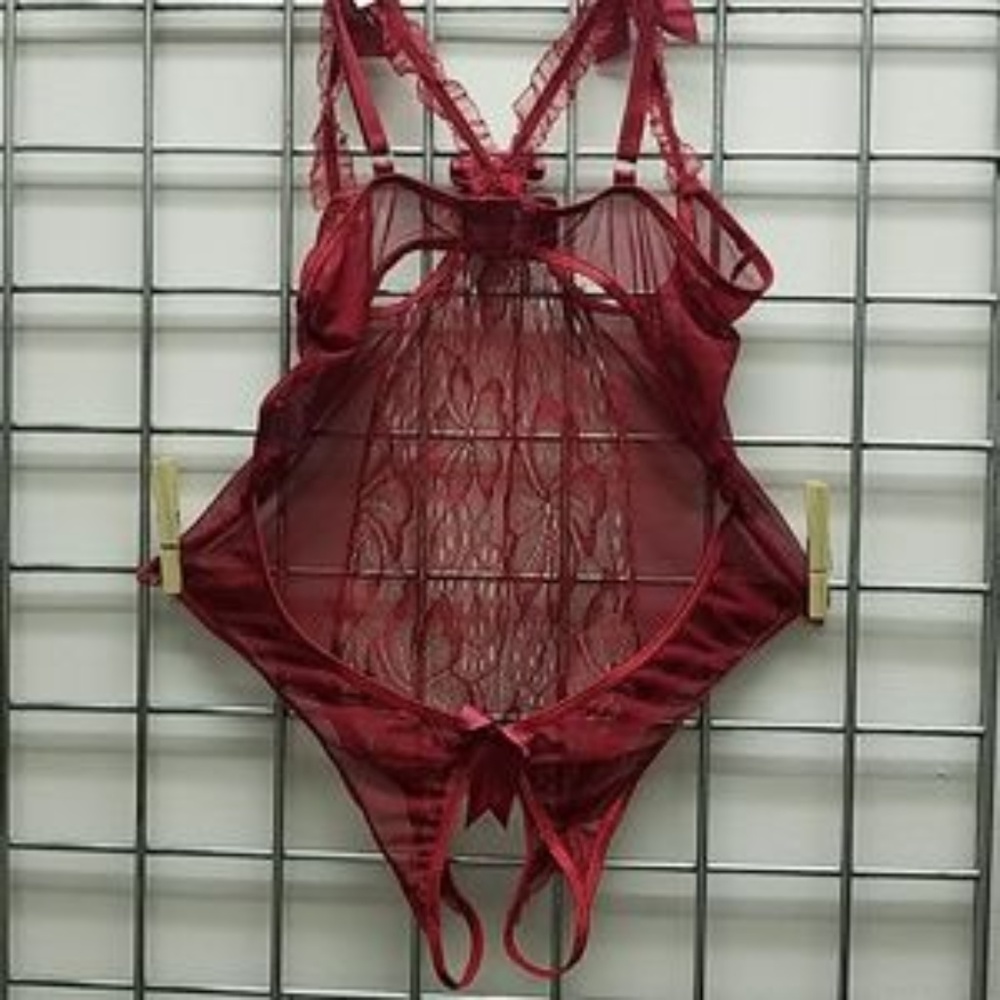Lingerie - Picture 2 of 3